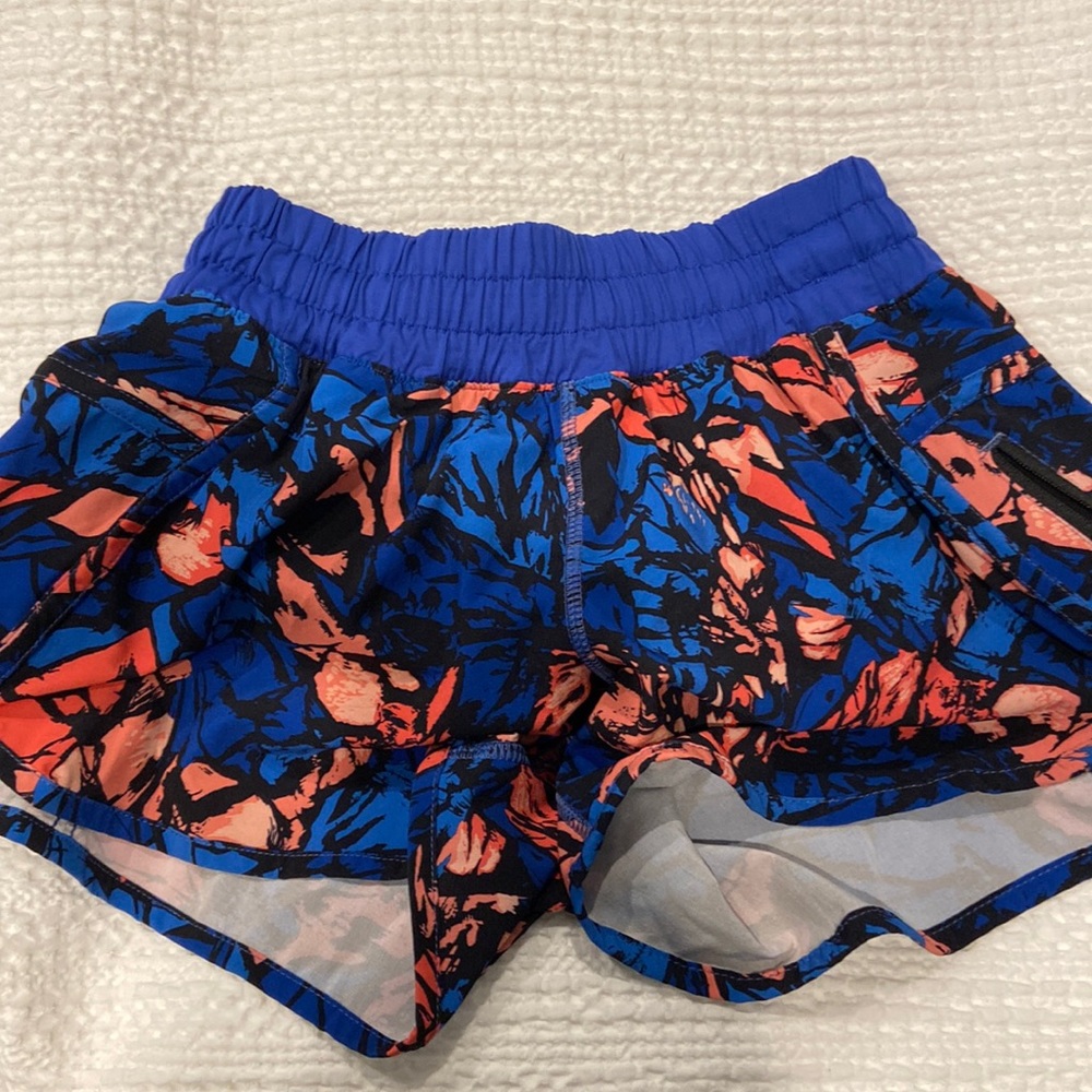 Lululemon Tracker shorts. Size 4